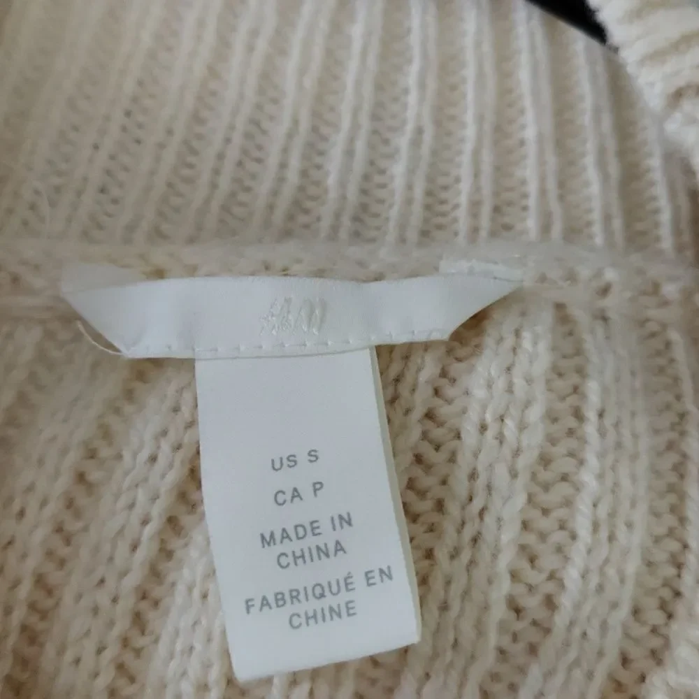 H&M balloon sleeve mock neck sweater